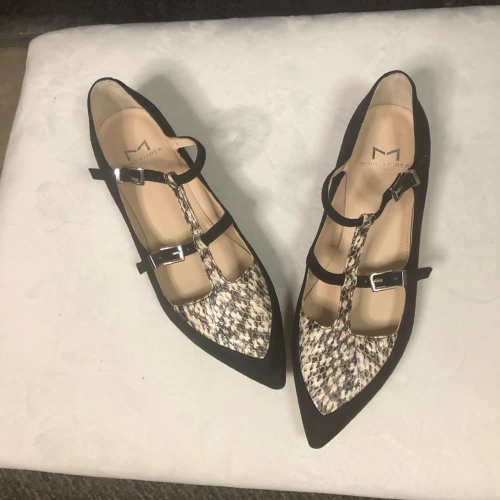 ❌SOLD❌Marc Fischer  suede pointed toe flats